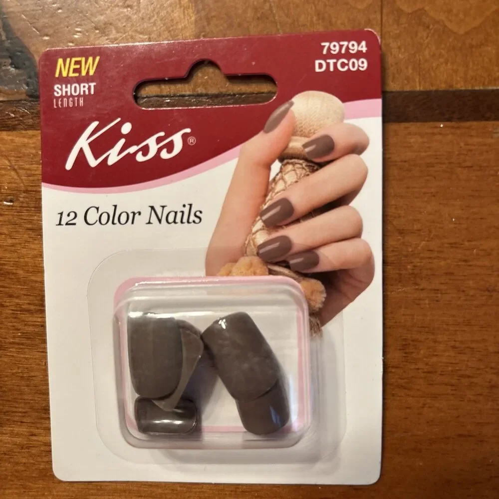 Kiss Color Nails Short Length 79794 DTC09 Brown Glue On Nails NEW NOS 12 Nails